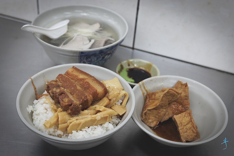Milkfish rice-noodle soup