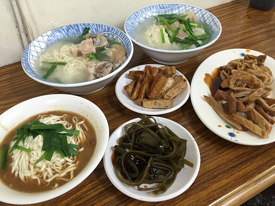 Sliced pork offal (hei bai qie)