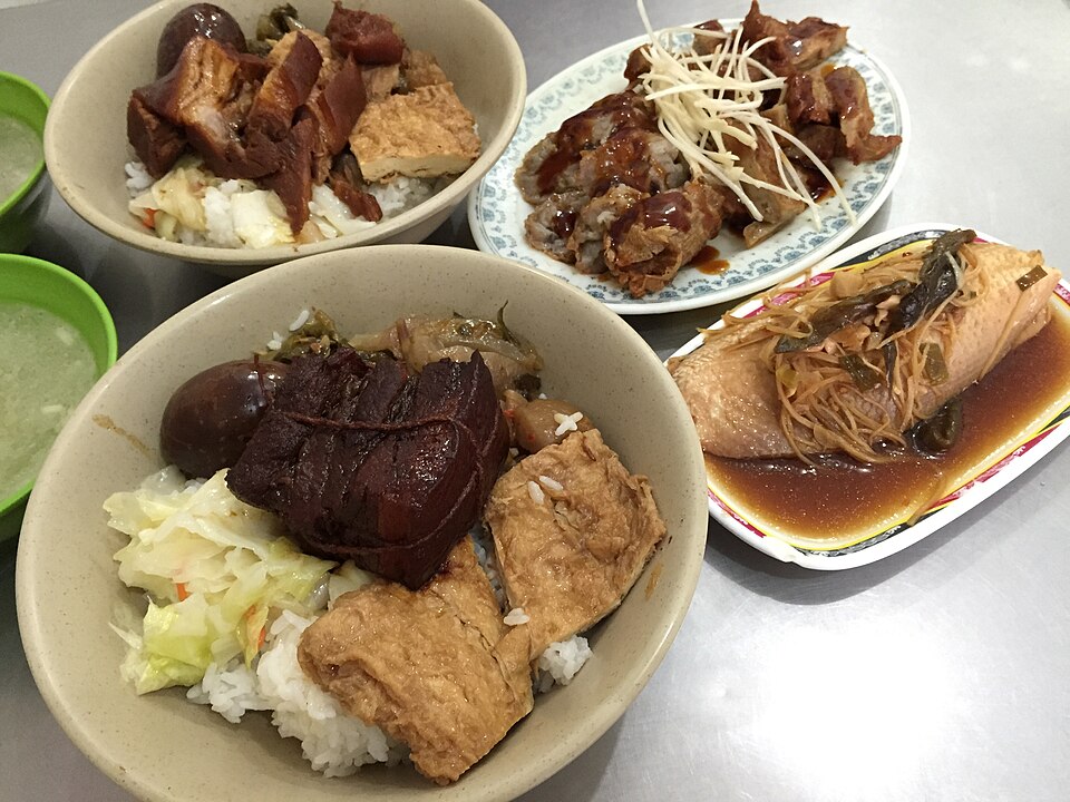 Braised pork knuckle rice