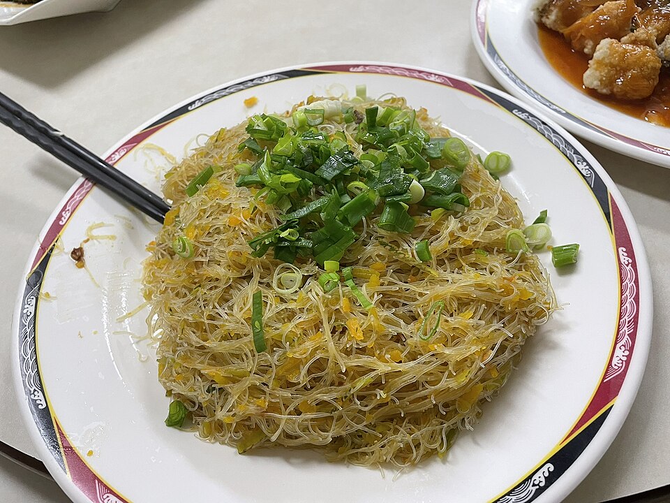 Pumpkin rice noodles