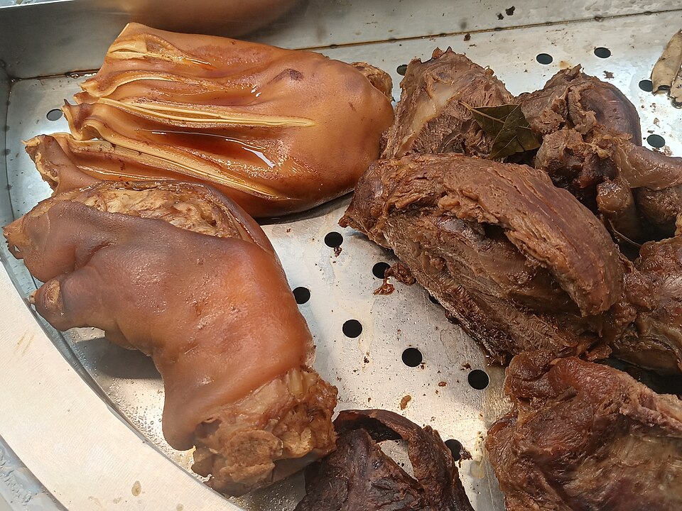 Rock-sugar braised pork hock
