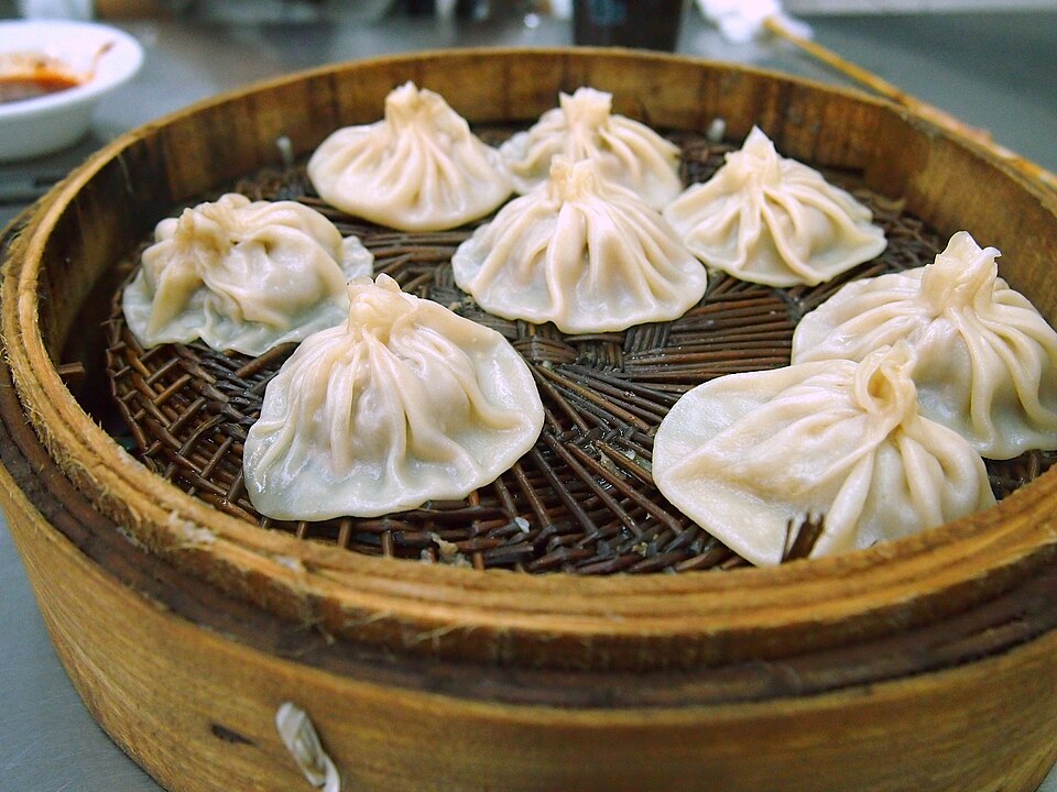 Soup dumplings (tangbao)