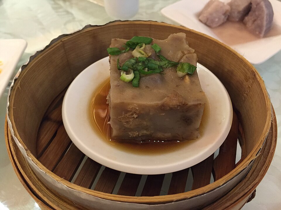 Steamed taro cake