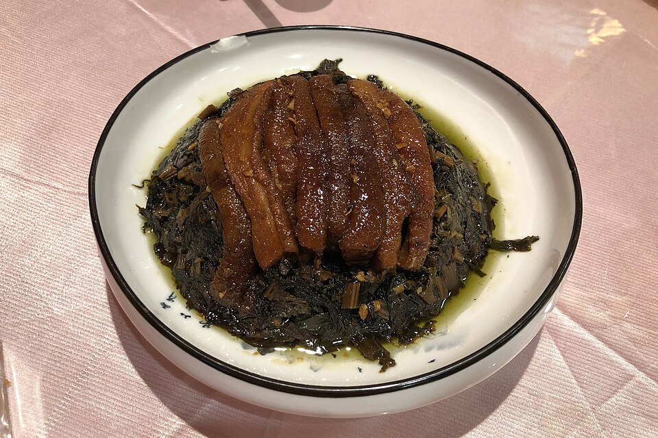 Braised pork belly with taro and bamboo shoots