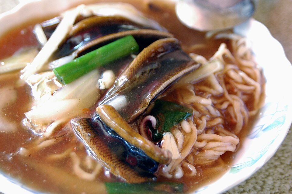 Yi mein (yi-mian noodles)